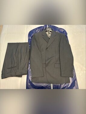 Men's Charcoal Two-Piece Suit - Classic Tailored Blazer & Trousers
